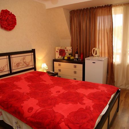 Guest House Milana Sukhumi Exterior photo