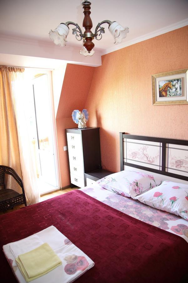 Guest House Milana Sukhumi Exterior photo