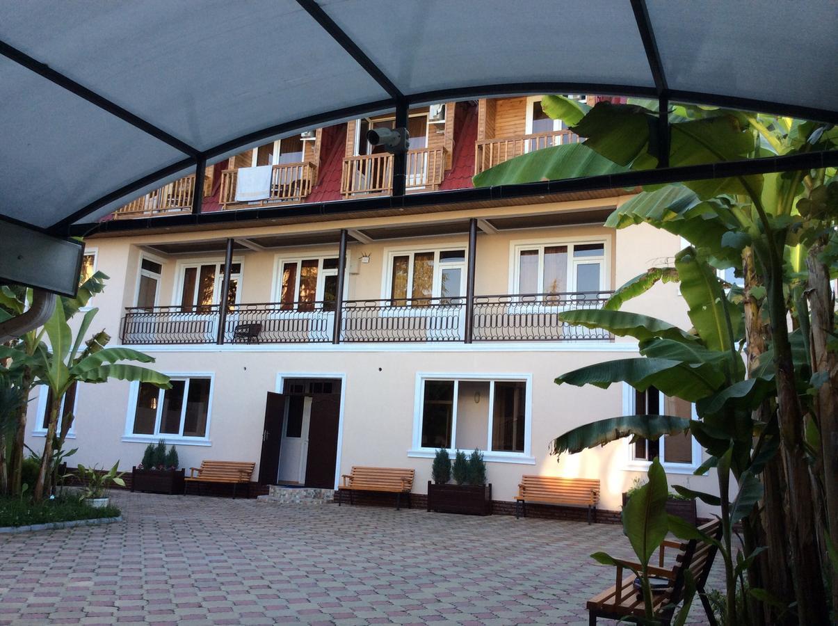 Guest House Milana Sukhumi Exterior photo