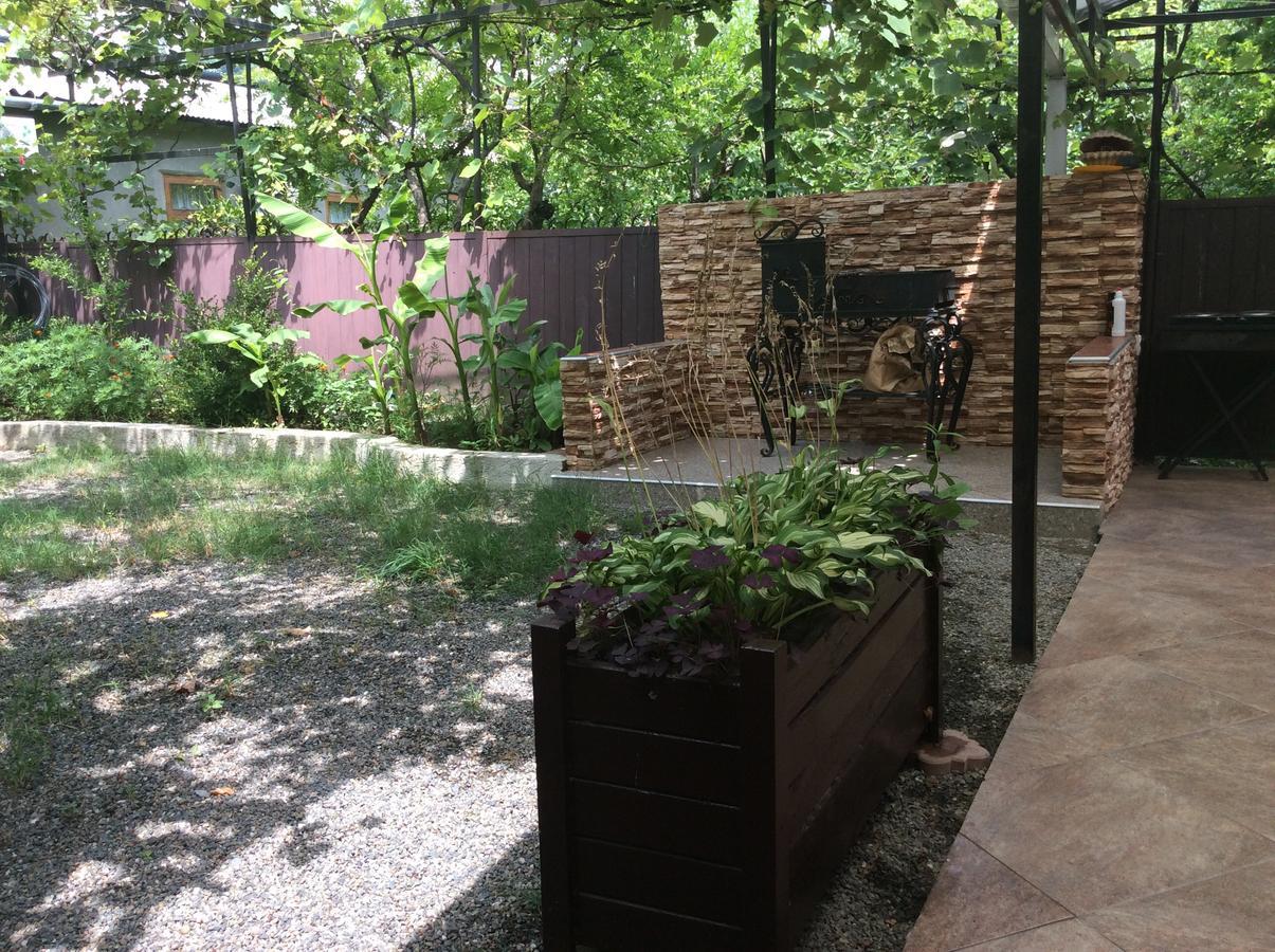 Guest House Milana Sukhumi Exterior photo